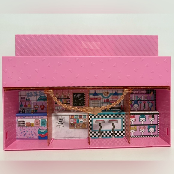L.O.L. Surprise! Pop-Up Store. It is a 3-in-1 playset - Picture 3 of 6
